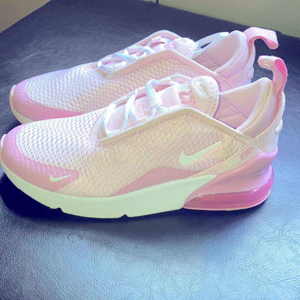 Girls size 2Y Nike Air 270s
